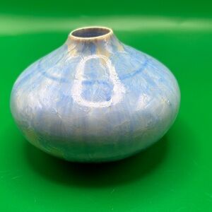 Elegant Bill Campbell Pottery signed vase